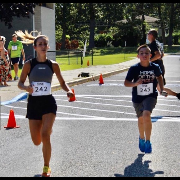 Meet your Posher, Melissa - Picture 3 of 6